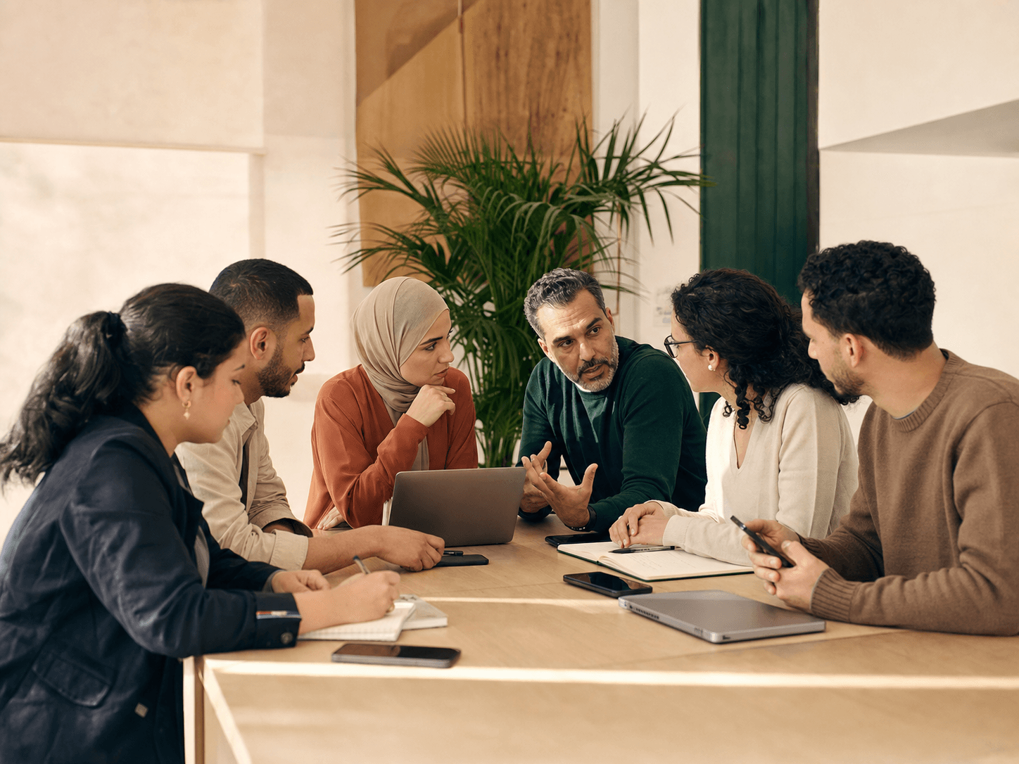 The Dayfina team working with an independent business owner