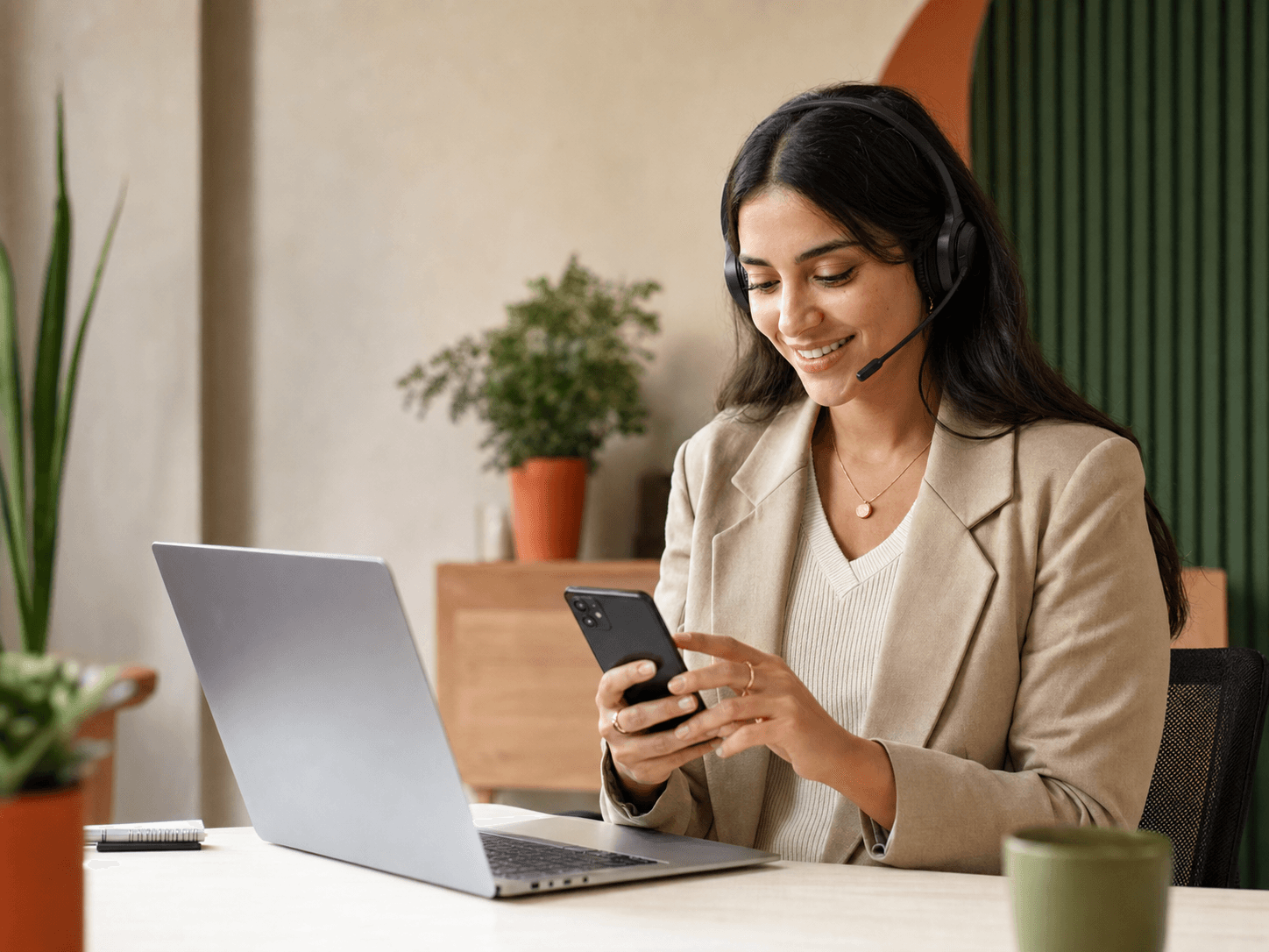 A Dayfina specialist helping a local business owner